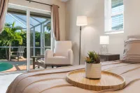 Heated Pool - EV Charger - Minutes to Beach in Marco Island