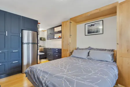 Center of it ALL!! Отели рядом с достопримечательностью «Рейс Пойнт Бич»