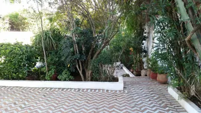 PRETTY VILLA FEET IN WATER WELL FURNISHED Hotels in 