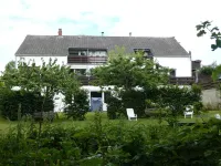 Idyllic location on the Wennsee and 10 min walk to the beach with beautiful garden. Hotels near Ostsee Therme
