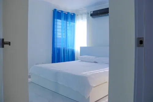 Ent Condo/KingBd/Ac Wifi/ 20 Mins from Beach/Gated Community