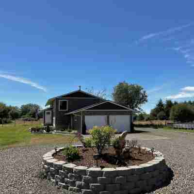 Unique Renovated 4 Bedroom Home on Private Corner Lot Hotel Exterior