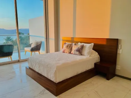 Beachfront 3BR-3BA SunsetParadise