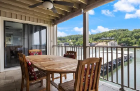 Breathtaking Views and Inviting Pools - Stunning Oasis