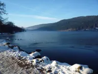 New apartment, superb lake and mountain views.