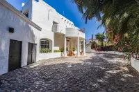 Oceanview FAST WiFi Private Yard Pool Executive Chef Staff Amazing Views