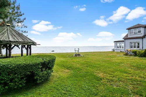 OCEAN/BEACH FRONT, HUGE YARD, SUNSET VIEW