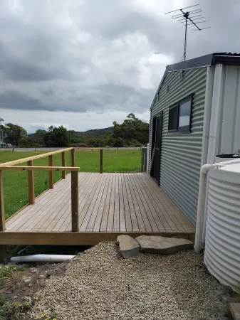 Watch the sunrise and set over the bay.Peaceful, central & dog friendly. Отели в г. Порт-Артур