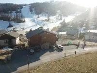 Apartment 2 p 6 sleeps comfort in chalet in Valberg. private parking Hotels in Peone