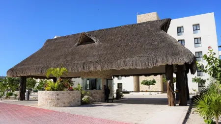 Beach, Jungle, Cenotes, Ruins, Marina all within 5 km Отели рядом с достопримечательностью «Club de playa privado Antálea»