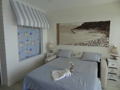 Lingon Silver Apartment, Wifi, AC, Balcony Hotels near Igreja de Sao Tiago - Igreja Matriz de Sesimbra