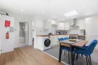 Chicstay Suite! Your home in High Wycombe Hotels near Totteridge Baptist Church