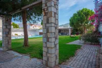 Saltriver Rooms Hotels near Stroggaki (Mountain Peak)