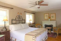 Casa Blanca Inn and Suites - Homestays