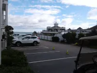 Anchorage by the Sea - parking