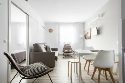 Residencia Universitaria Resa Manuel Agud Querol - Apartments