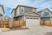17 Mi to Denver Zoo: Family-friendly Aurora Home