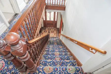 Llys Owen Отели в г. Крикайет