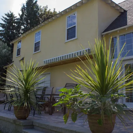 Genelle House B&B Guest House