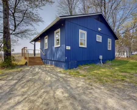 Highland Lodge Hotels in Orleans County
