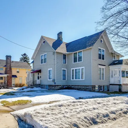 Lake Michigan Vacation Rental 1 Block to Marina!