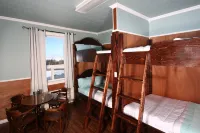Genevieve Bay Inn Hotels in Plum Point