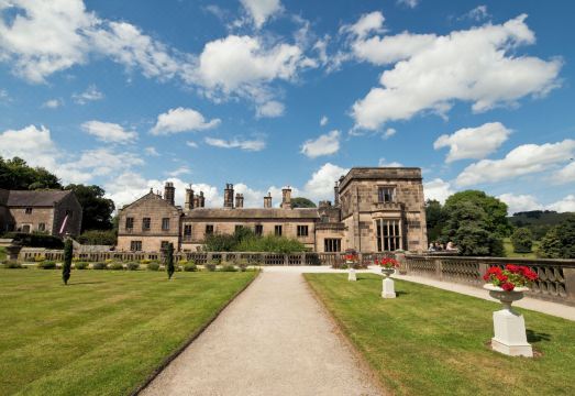 YHA 일람 홀 외관