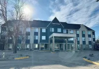 AmericInn by Wyndham Galesburg - parking