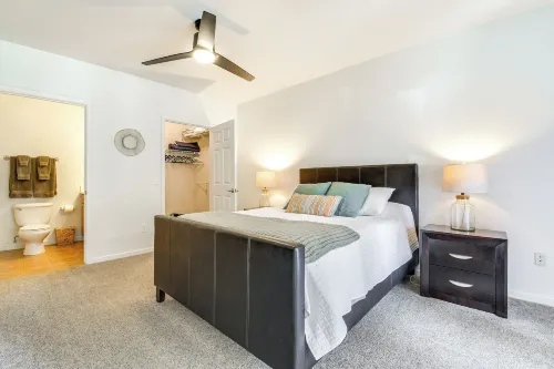 3 Mi to Tpc: Chic Condo w/ Pool Access & Grills - parking