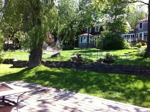 Windswept on the Trent Hotels in Campbellford
