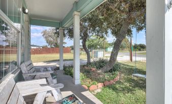 Fisherman's Inn 2 Bedroom Home by Redawning