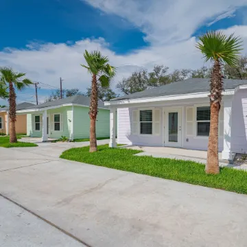 D&R Pelican Bay Resort