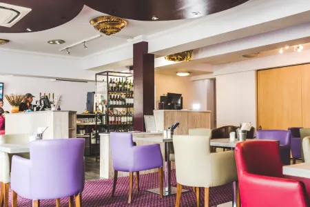 The Queensgate Hotel Отели в г. Ортон Уотервилл