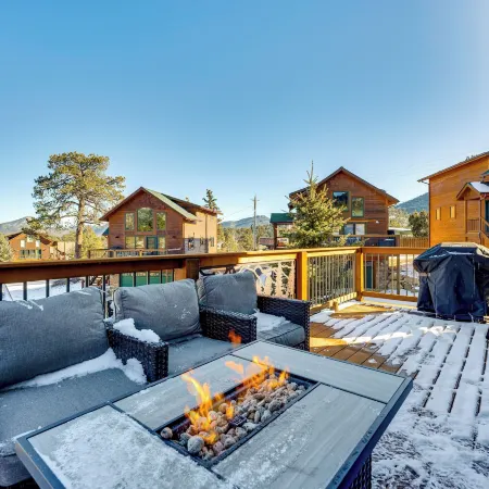 Updated & Spacious Lodge in Heart of Estes Park!