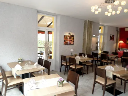 Logis hôtel Restaurant les Carillons Отели в г. Обен
