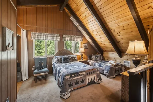 Cozy Cabin on the Cove - Lakefront with Private Dock
