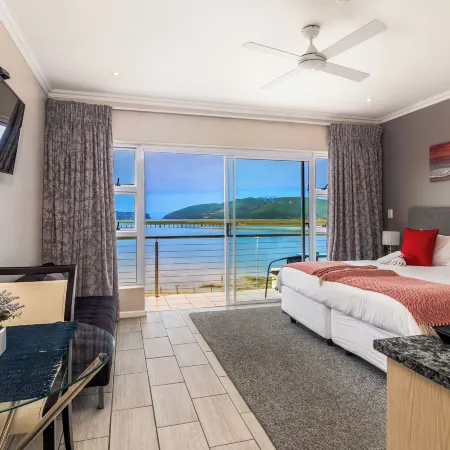 Phoenix Lodge and Waterside Accommodation