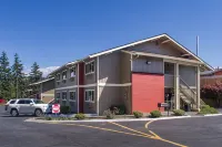 Coachman Inn Hotels near Trader Joe's