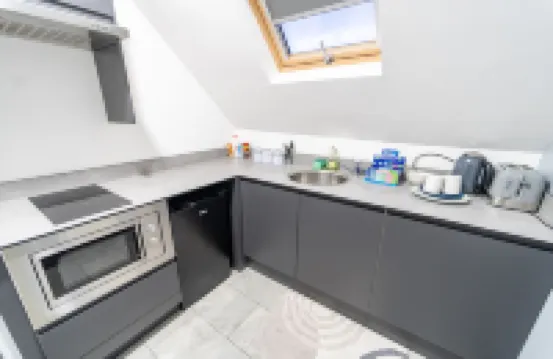 76 Bournbrook Road Equipped Studios Near QE