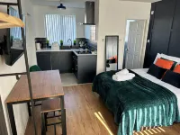 The Annexe, 25 Gorsehill Road - Parking