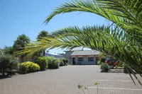 BK's Palm Court Motor Lodge