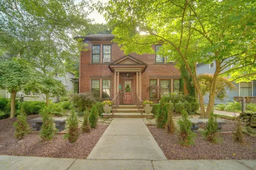 Spacious Jamestown Home Near Natl Comedy Center!