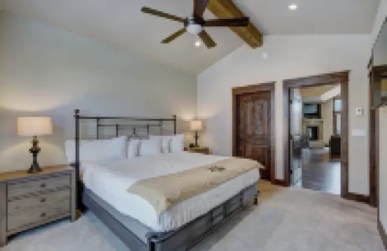 Luxury Home - Sleeps 10 - Fireplace & Mountain View 3 Bedroom Condo