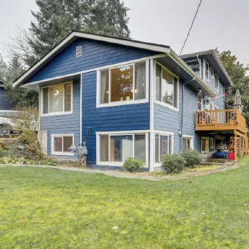 Walk to Beach and Lake Access Cozy Redmond Apt! Отели в г. Редмонд