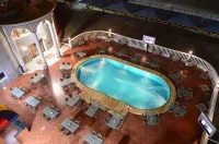 Canary Beach Hotel - Kolam Renang