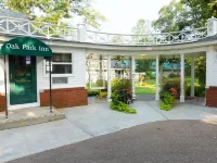 Oak Park Inn Hotel a 