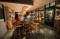 Jacques Brel Hostel - พร้อมอาหารเช้า