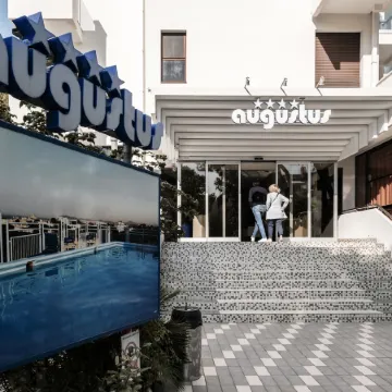 Hotel Augustus Отели рядом с достопримечательностью «Mojito Beach Riccione»