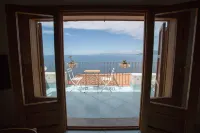 Casa Vela | Wine Bar, Bistrot, B&B a Chianalea di Scilla - con vista mare