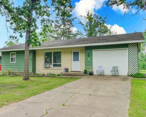 Family-Friendly Home w/ Fire Pit in Pine River Hotels in Pine River